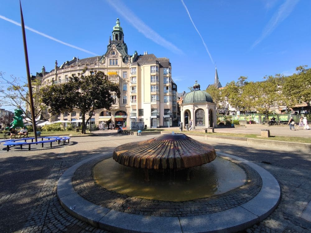 Der Kochbrunnenplatz in Wiesbaden