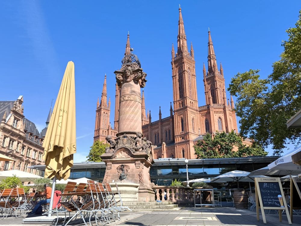 Der Schlossplatz in Wiesbaden